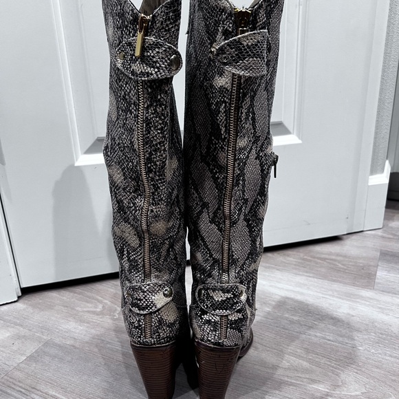 Snakeskin Pattern Knee-High Boots - Picture 5 of 5
